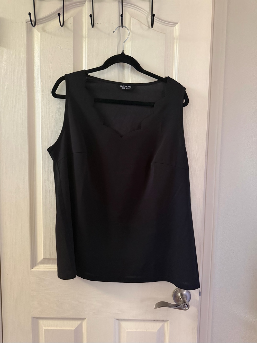 BloomChic Black Sleeveless V-Neck Camisole